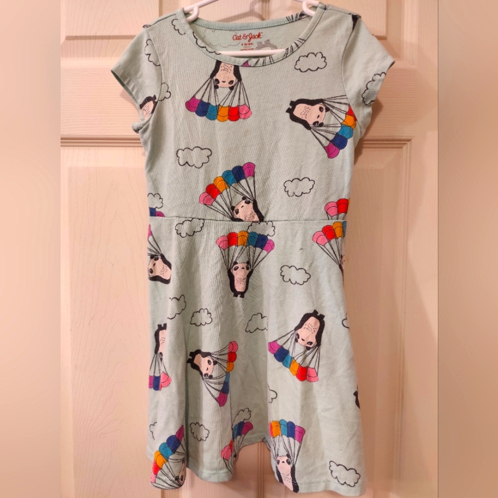 Girls' short sleeve dress with all over graphic